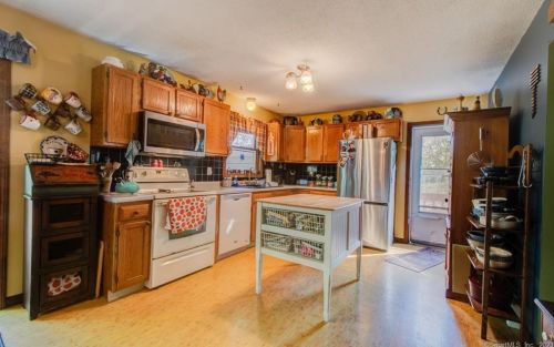 79 Bush Hl Rd, Exeter CT 06249-1210 exterior