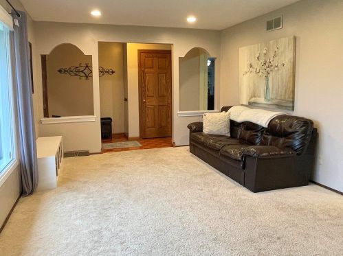 4960 65th St, Milwaukee, WI 53220-4502