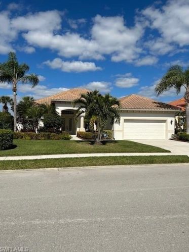 8219 Potomac Ln, Naples, FL 34104-6547