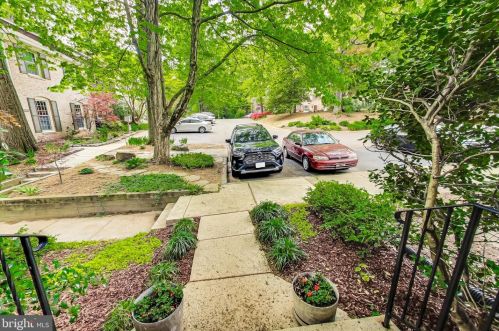 1537 Chatham Colony Ct, Herndon VA 20190-4203 exterior