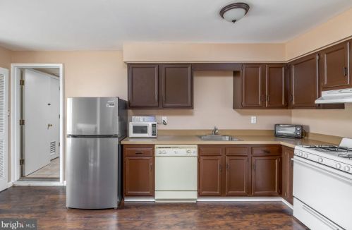 15 Delaware Ave, Trenton NJ 08628-2002 exterior