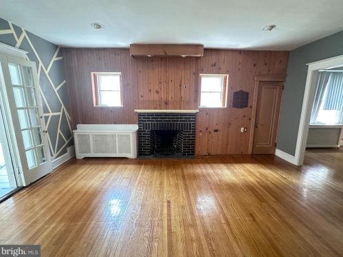 7018 Erdrick St, Philadelphia PA 19135-2601 exterior