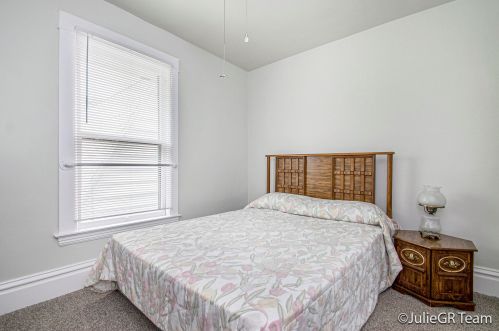 101 Valley Ave, Grand Rapids MI 49504-7402 exterior