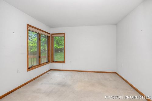 1838 Cross Bnd St, Grand Rapids MI 49505-7135 exterior