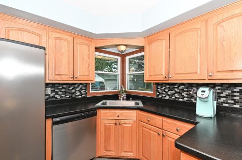 2965 99, Milwaukee WI 53227-3674 exterior