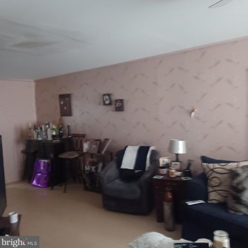 525 Tilghman St, Chester, PA 19013-3324