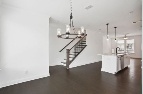 6607 Beacon Dr, Atlanta GA 30328 exterior