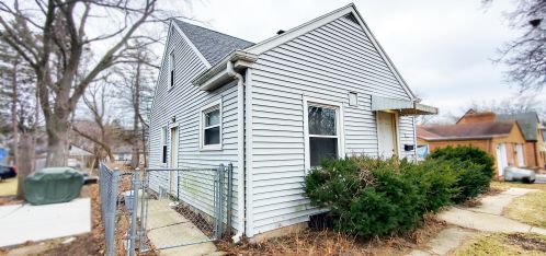 5036 74th St, Milwaukee, WI 53220-4347