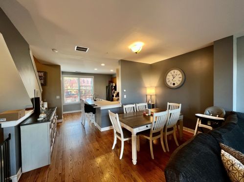 2903 Claremont Ave, Chicago IL  60618-6249 exterior