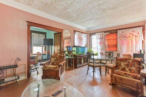 6328 Mozart St, Chicago IL 60659-1521 exterior