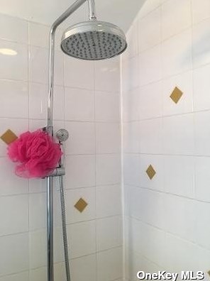 144 Carpenter St, Valley Stream NY 11580-4403 exterior