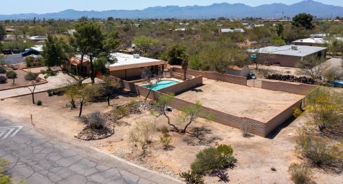 7437 Casablanca Dr, Tucson AZ 85704-1315 exterior