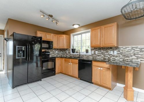 1893 Upper Maple St, Killingly CT 06241-1513 exterior