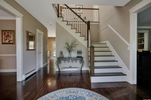 26 Pheasant Run Ln, Huntington Station, NY 11746-8142