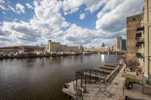 141 Water St, Milwaukee WI  53202-6089 exterior