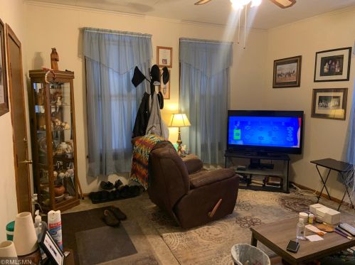 127 Isabel St, Saint Paul MN 55107-2209 exterior