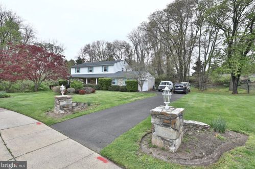2076 Packard Ave, Huntingdon Valley PA 19006-6418 exterior