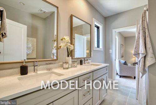 1713 Macon St, Mc Lean VA  22101-5130 exterior