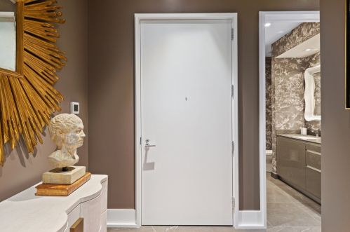 400 Huron St, Chicago IL  60654-7962 exterior