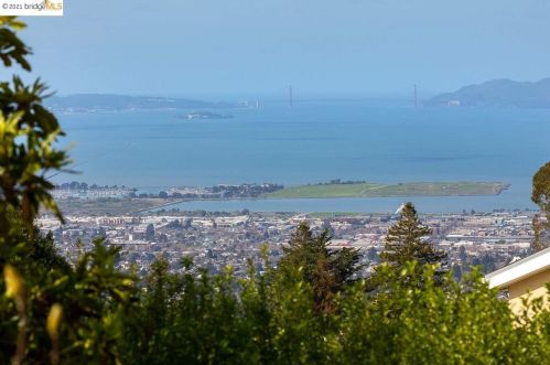 1060 Overlook Rd, Berkeley CA 94708-1712 exterior