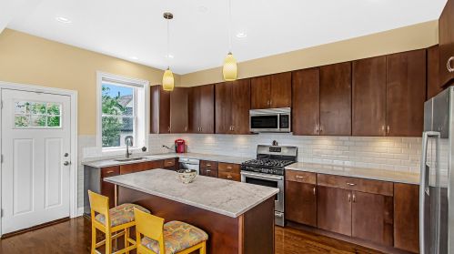 3935 Drake Ave, Chicago IL 60618-2219 exterior