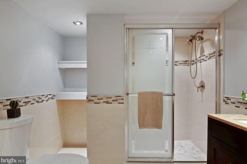 6662 Kings Hwy, Alexandria VA 22306-1506 exterior