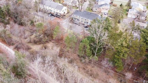 1439 Lantern Ln, Rochester MI 48306-4240 exterior