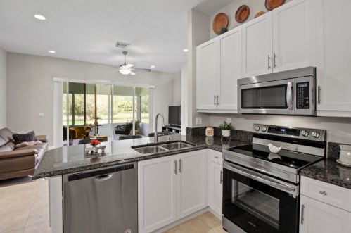 10671 Waterway Ln, Fort Pierce FL  34987-1910 exterior