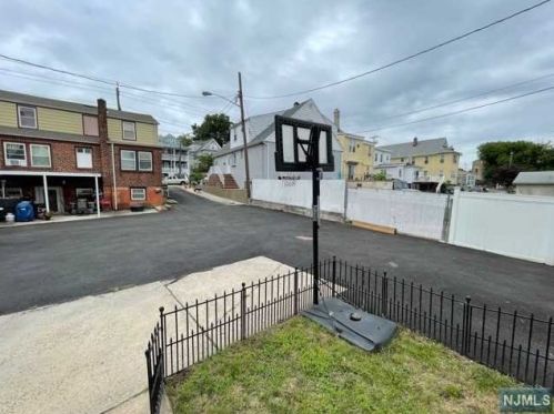 58 Hackensack St, East Rutherford NJ 07073-1415 exterior