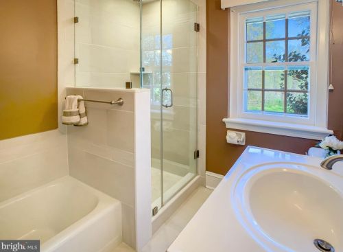 1936 Paper Mill Rd, Huntingdon Valley PA 19006-5814 exterior