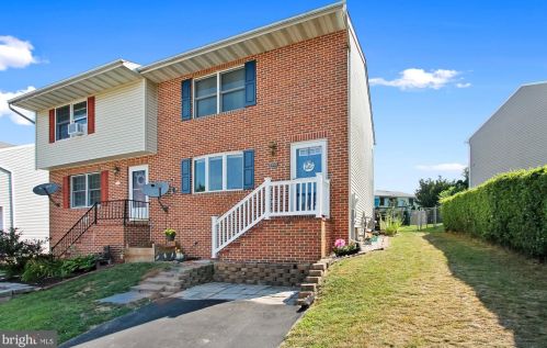 406 Debbie Ct, Hanover, PA 17331-4217