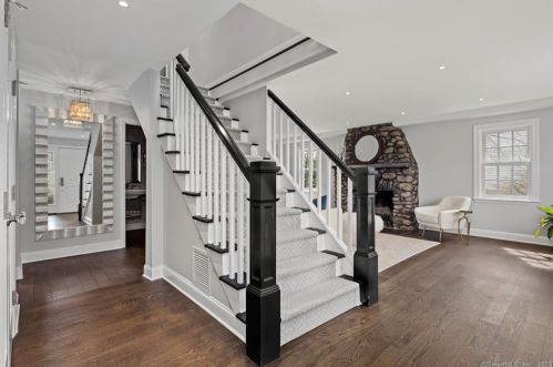 5 Mansfield Pl, Westport CT  06880-5045 exterior