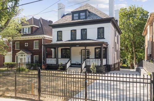 5532 Forbes Ave, Pittsburgh PA  15217-1126 exterior