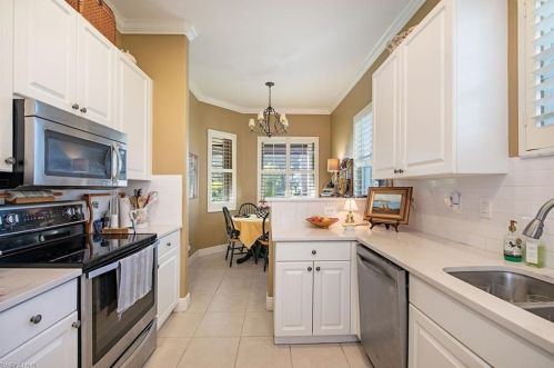 759 Vistana Cir, Naples FL 34119-1003 exterior