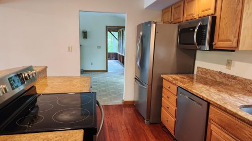 42 Hoit Rd, Concord NH  03301-1803 exterior