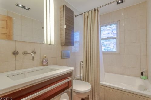 301 West Ln, Clark NJ  07066-1631 exterior