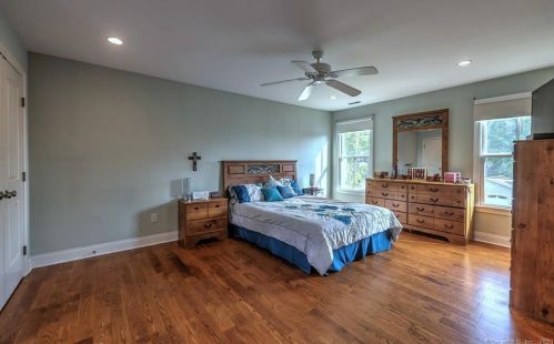 47 Chester St, Milford CT 06460-7421 exterior