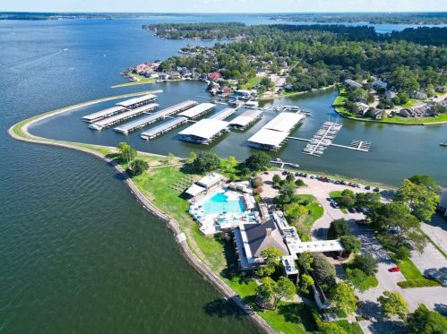 3102 Fitzgerald Dr, Montgomery TX 77356-8950 exterior