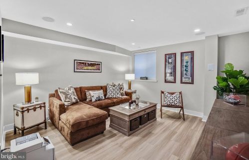 2011 Brown St, Philadelphia PA 19123-2256 exterior