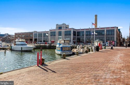 2151 Jamieson Ave, Alexandria VA 22314-5705 exterior