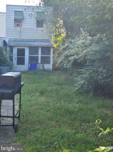 319 Engle St, Chester PA 19013-2509 exterior