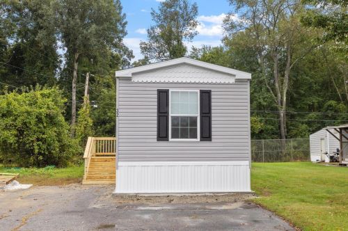 32 Longmeadow Dr, Concord, NH 03301-3413