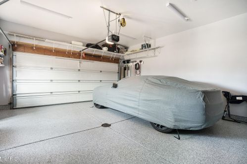 3713 Marina View Pt, Meskegon MI 49441-6406 exterior