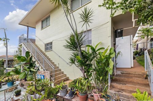 1313 Ahiahi St, Honolulu HI 96817-1901 exterior