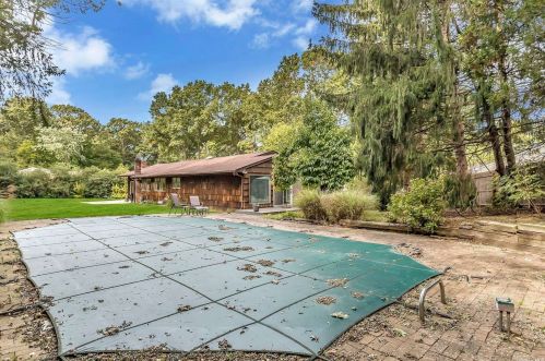 6 Rigger Ct, Huntington Station NY 11746-2828 exterior