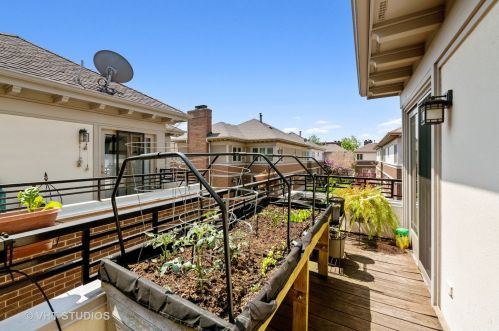 1320 Plymouth Ct, Chicago IL 60605-2717 exterior