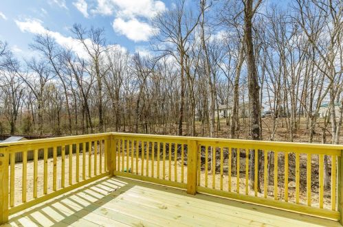 150 Village Circle Dr, Winfield MO 63389-2051 exterior