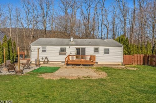 933 Grand Ave, Hackettstown NJ  07840-1015 exterior