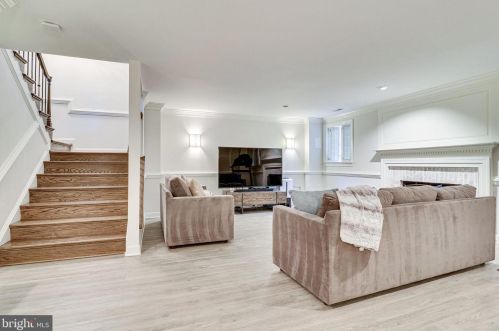 6636 Hampton View Pl, Mc Lean VA 22101-6003 exterior