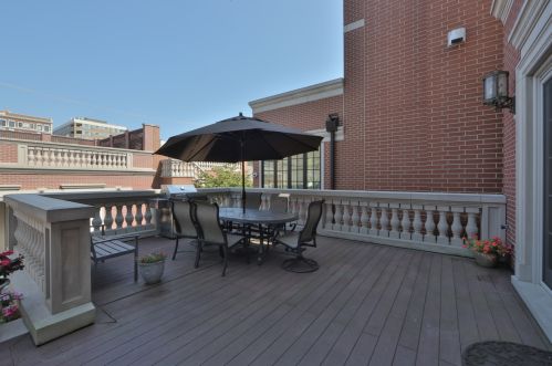 716 Schubert Ave, Chicago IL 60614-1247 exterior